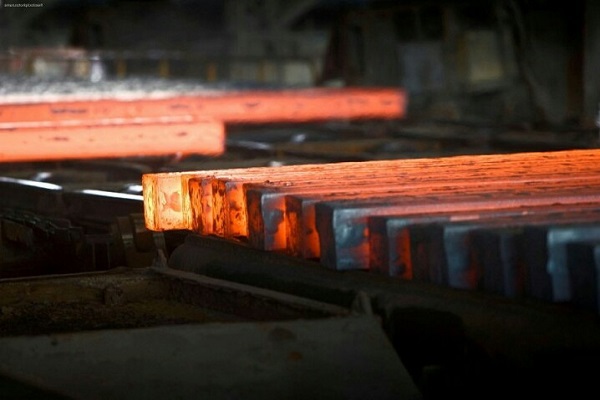 عرضه ۲۱۰ هزار تن فولاد در بورس کالا
